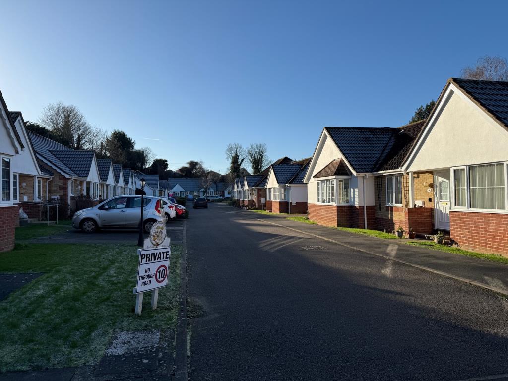 Lot: 9 - FREEHOLD GROUND RENT & UNIT TRANSFER INVESTMENT - All 51 bungalows are sold on long leases